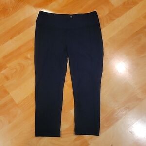 ATHLETA Black capri leggings size small